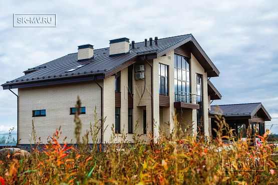 Фото репортаж с места строительства кирпичного дома ок 800 кв м с цоколем и СПА в д Пеники Лен области - 13