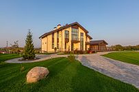 Фото репортаж с места строительства кирпичного дома ок 800 кв м с цоколем и СПА в д Пеники Лен области - мини - 55