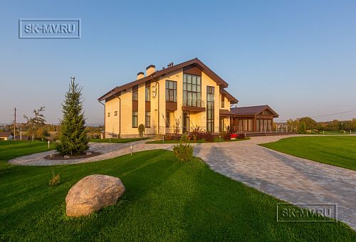 Фото репортаж с места строительства кирпичного дома ок 800 кв м с цоколем и СПА в д Пеники Лен области - 55