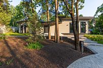 Фотографии П-образного дома в скандинавском стиле 238 кв м с панорамным остеклением, построенного в Сестрорецке - мини - 1