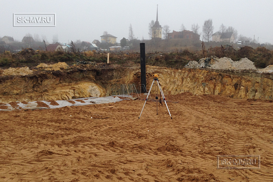 Фото репортаж с места строительства кирпичного дома ок 800 кв м с цоколем и СПА в д Пеники Лен области - 3