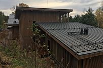 Построенный современный энергоэффективный загородный дом класса премиум с отделкой планкеном в Выборгском районе - мини - 4