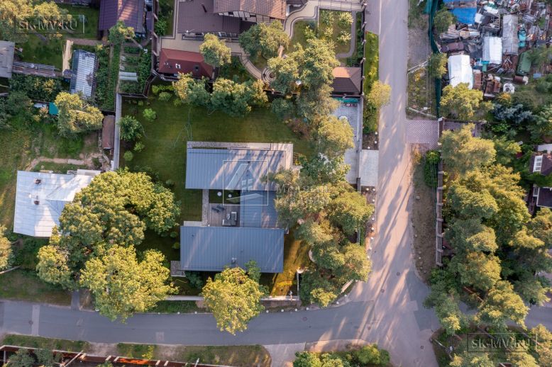 Фотографии П-образного дома в скандинавском стиле 238 кв м с панорамным остеклением, построенного в Сестрорецке — 2
