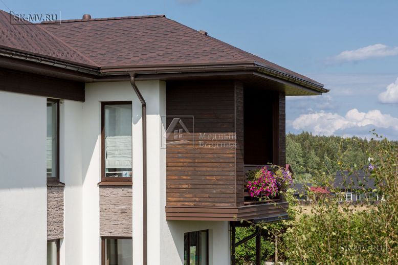 Проект загородного дома с балконом и панорамным остеклением МВ 13 — 4