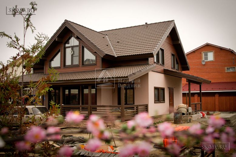 Строительство каркасного дома 190 кв м с комбинированной фасадной отделкой деревом и штукатуркой в п Жостово округ Мытищи — 3