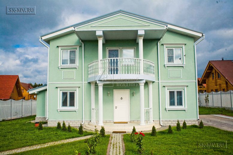 Построенный каркасный особняк в классическом стиле с балконом в п Борисово — 2
