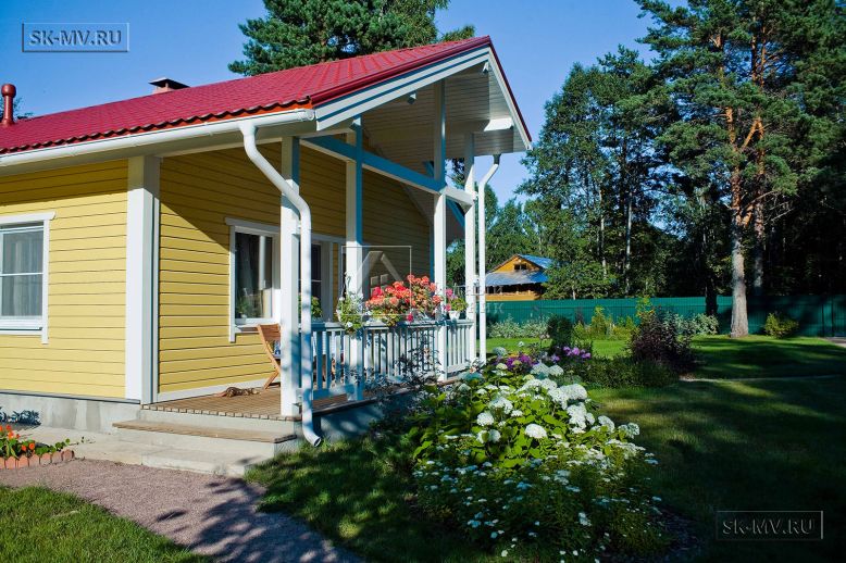 Строительство одноэтажного каркасного дома 95 кв м с фасадной отделкой желтой отделочной доской в г. Приозерск — 4