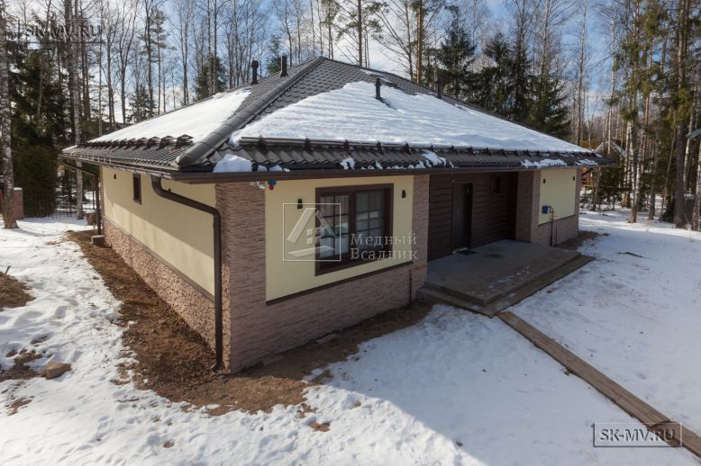 Построенный одноэтажный дом из газобетона с шатровой крышей в СНТ Фауна — 33