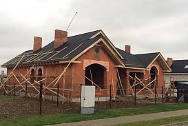 Одноэтажный кирпичный дом - строительство ведется в ЖК Новорижский - 4