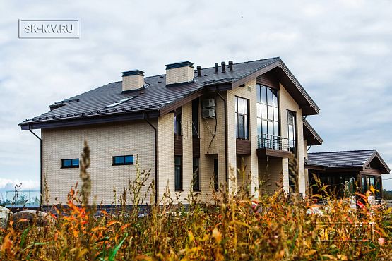 Фото репортаж с места строительства кирпичного дома ок 800 кв м с цоколем и СПА в д Пеники Лен области - 12