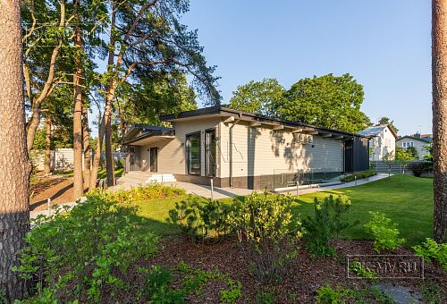 Фотографии П-образного дома в скандинавском стиле 238 кв м с панорамным остеклением, построенного в Сестрорецке - 16