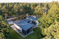 Фотографии П-образного дома в скандинавском стиле 238 кв м с панорамным остеклением, построенного в Сестрорецке - мини - 32