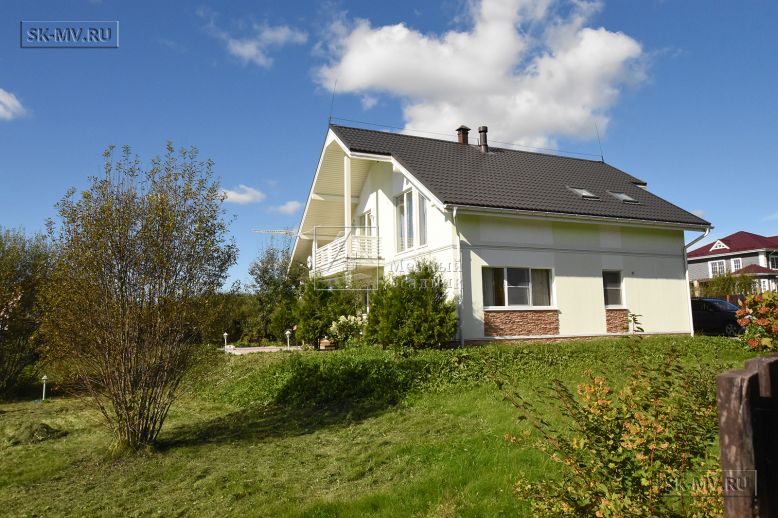 Современный загородный дом с ассиметричным фасадом и вторым светом по проекту МВ 7 — 10