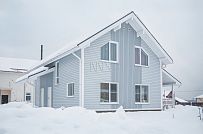 Построенный небольшой каркасный дом с террасой и светлой фасадной отделкой в Зеленограде - мини - 4