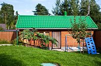 Строительство небольшого двухэтажного каркасного дома 165 кв м с бежевым сайдингом и зеленой крышей в СНТ Учитель - мини - 5