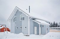 Построенный небольшой каркасный дом с террасой и светлой фасадной отделкой в Зеленограде - мини - 2