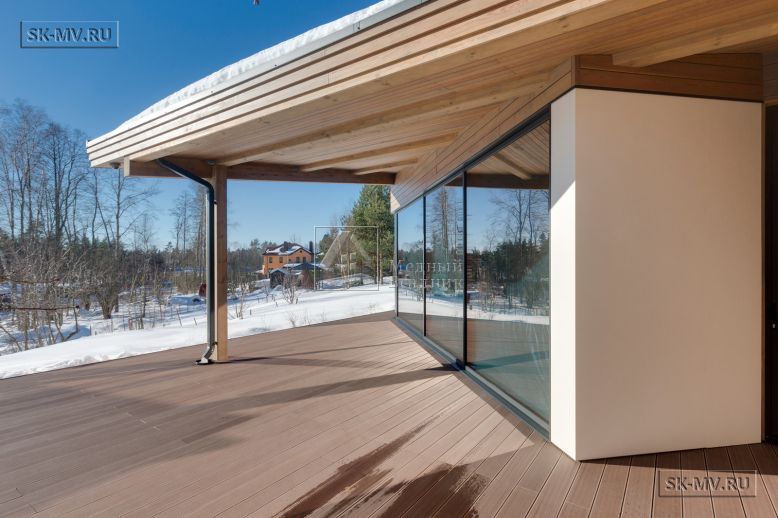 Построенный современный энергоэффективный загородный дом класса премиум с отделкой планкеном в Выборгском районе — 50