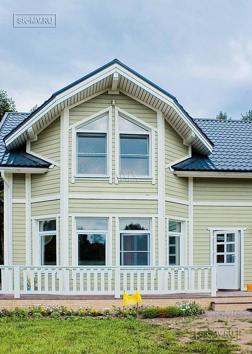 Строительство надежного каркасного дома с эркером и террасой в поселке Озерки