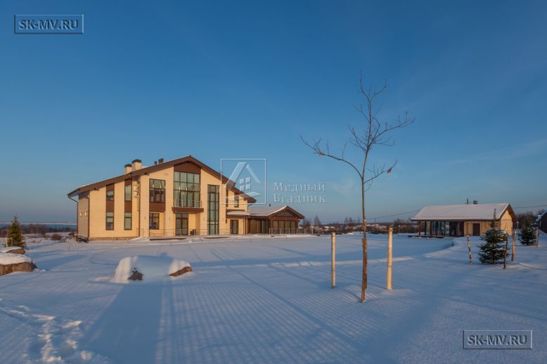 Фото репортаж с места строительства кирпичного дома ок 800 кв м с цоколем и СПА в д Пеники Лен области — 63