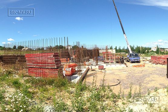 Фото репортаж с места строительства кирпичного дома ок 800 кв м с цоколем и СПА в д Пеники Лен области - 7