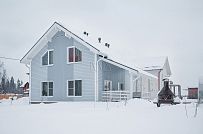 Построенный небольшой каркасный дом с террасой и светлой фасадной отделкой в Зеленограде - мини - 3