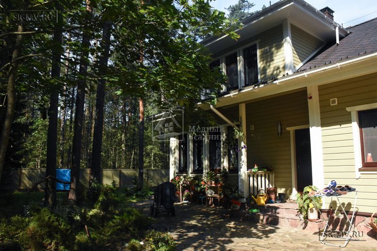 Построенный двухэтажный каркасный коттедж в комаровском стиле в п Комарово — 36