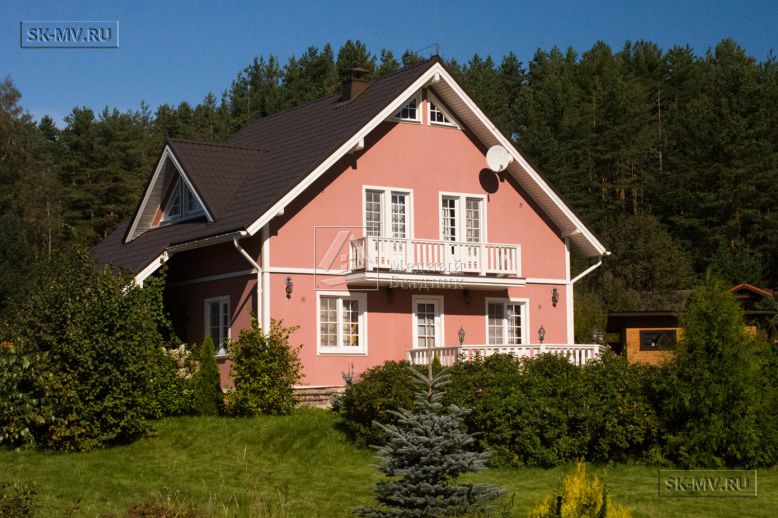 Проект розового двухэтажного дома с пятью спальнями Северная корона 65 — 1